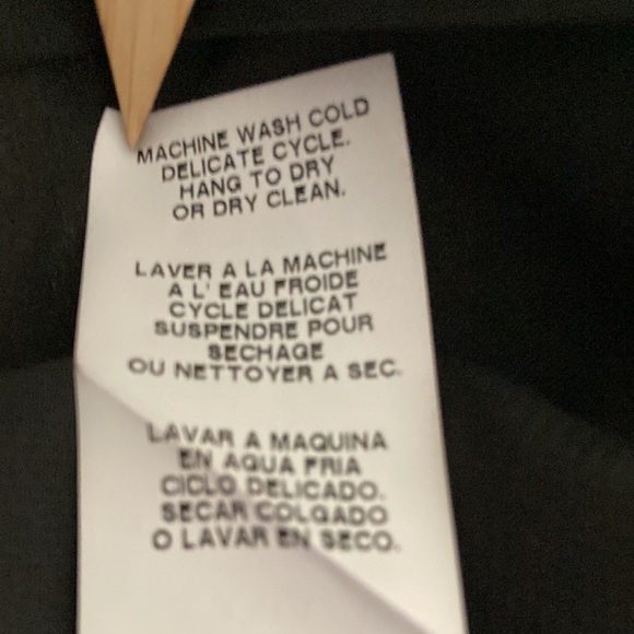 Karen Kane skirt Size M scollop cream with black lining and elastic black band. - Picture 10 of 13